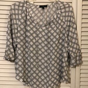 1X Fred David blouse with. 3/4 sleeves with V-neck with decorative tie